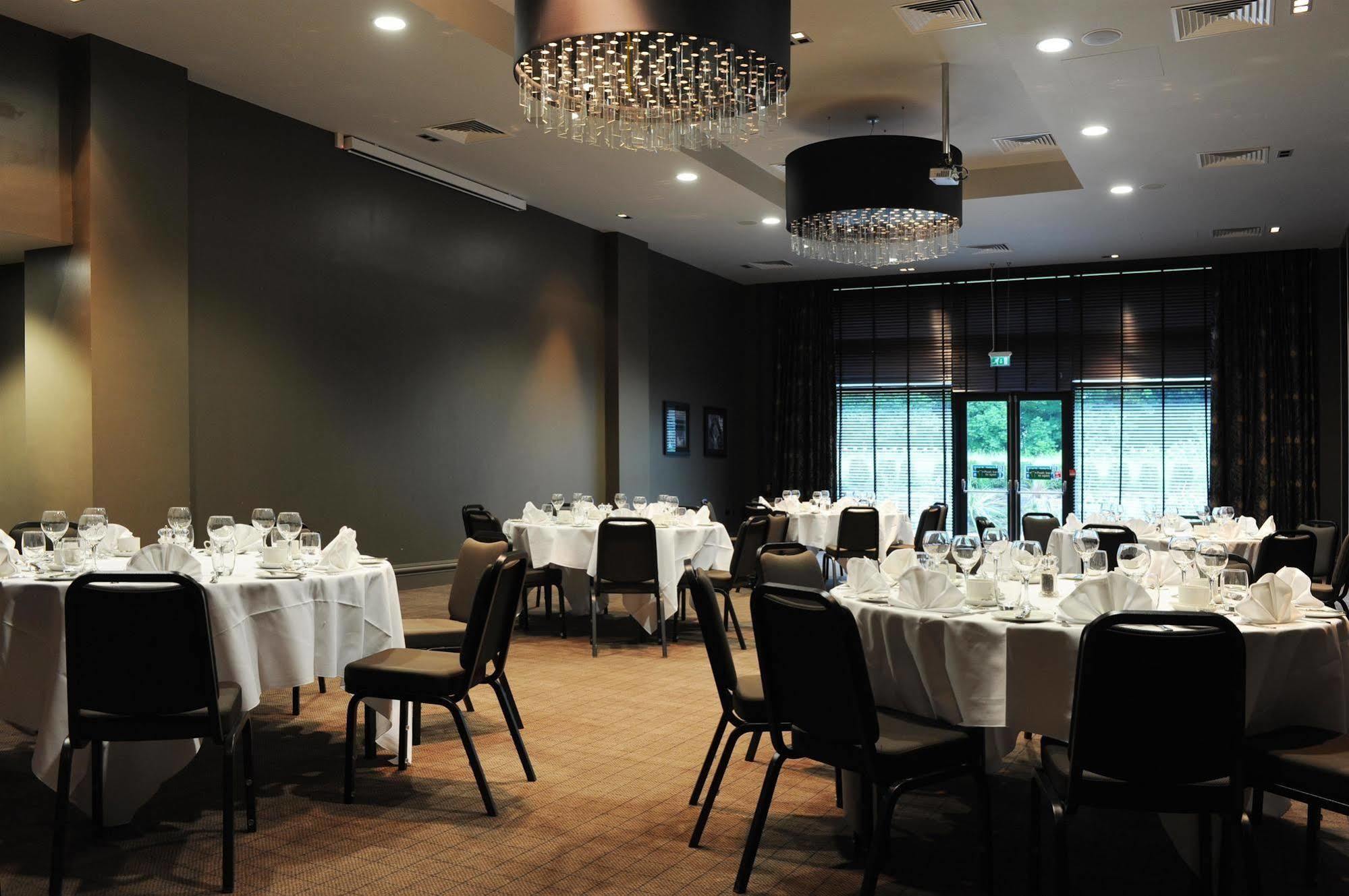 Village Hotel Solihull Exterior foto